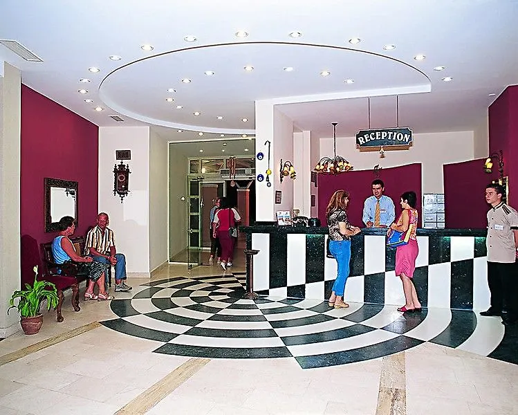 Coastlight Hotel 쿠사다시